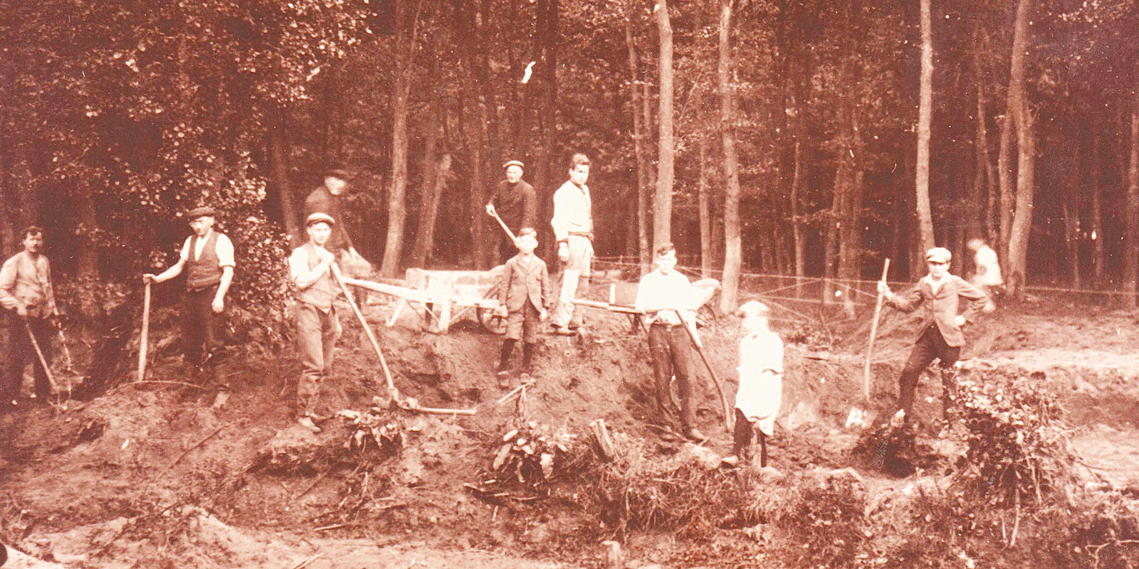 Hier sehen Sie alte historische Aufnahmen des Waldbads.