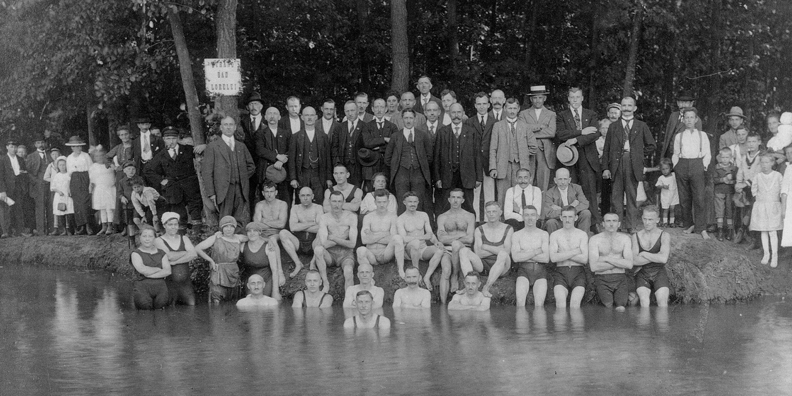 Hier sehen Sie alte historische Aufnahmen des Waldbads.
